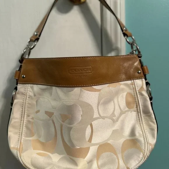 ショルダーバッグ・ポシェット Coach Zoe Shoulder Bag - Coach - Leather - Brown Coach Zoe Shoulder Bag, B4/Maple: Handbags: Amazon.com